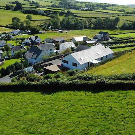 Bed and Breakfast Y Grange Llanfihangel-y-Creuddyn Exterior foto